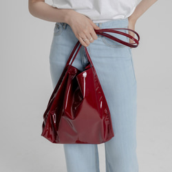 酒紅色 酷颯學姐 超軟漆皮雙肩帶大托特包 手提單肩包 通勤購物袋 第3張的照片