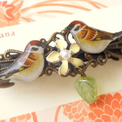 (ミニバレッタ)　2羽のスズメと小花＆揺れる葉っぱ 1枚目の画像