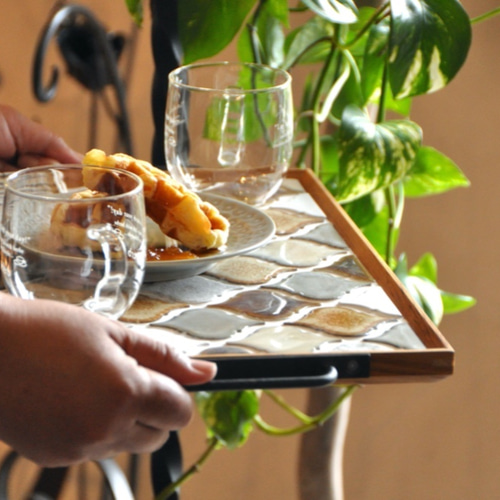 コラベルタイル トレー（キャラメルホワイト） お盆・トレイ じんぱち