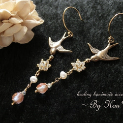 ～✿Swallows sending love✿*＊～Antique saphiret ～ピアス。 1枚目の画像