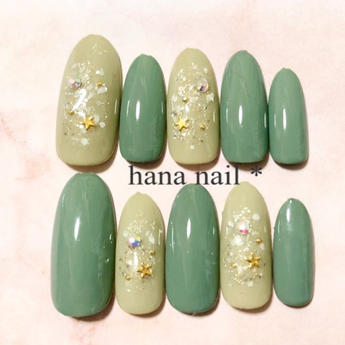 モスグリーンワンカラーキラキラチップ ネイルチップ（つけ爪） hana