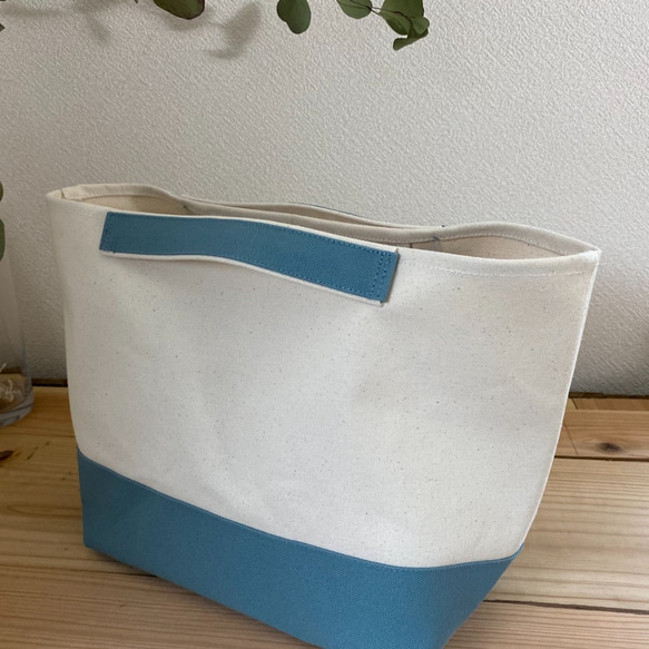 キャンバスバッグ(M)　手持ちトートバッグ シンプル 帆布 くすみカラー 水色ブルー 生成り ナチュラル101 7枚目の画像