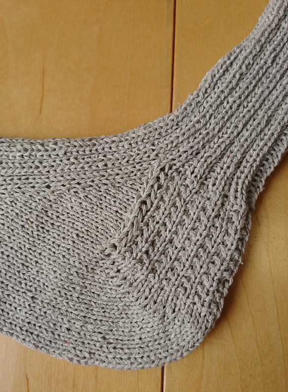 シルクで編んだ手編みの靴下✨ 2枚目の画像
