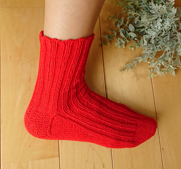 綿糸で編んだ手編みの靴下✨ 4枚目の画像
