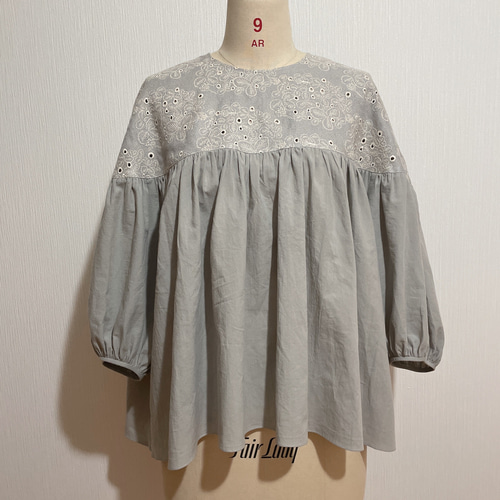 リネン　ギャザーブラウス　ハンドメイド　ミナペルホネン　アップリケ リネン ギャザーブラウス ハンドメイド ミナペルホネン アップリケ