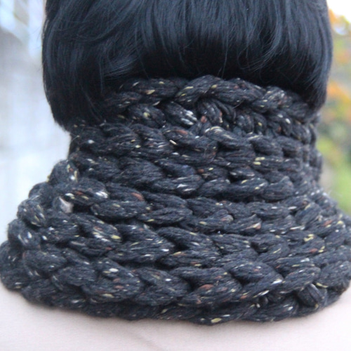 イタリア製毛糸 首すっぽりチャンキーツイード 手編みスヌード 渋い墨