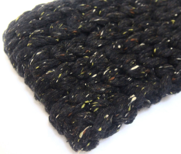 イタリア製毛糸 首すっぽりチャンキーツイード 手編みスヌード 渋い墨黒色 6枚目の画像