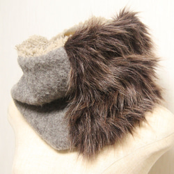 【冬物限定セール】狼長毛ファーとグレーウールニット 茶系シープボアのハンサムスヌード 2枚目の画像