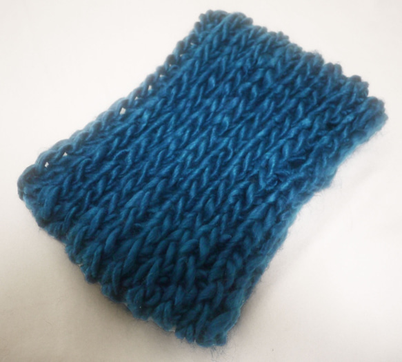 【冬物限定セール】インディゴブルーの首すっぽりスヌード メリヤス編みとガーター編みのリバーシブル 4枚目の画像