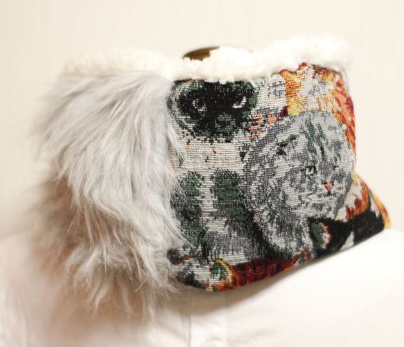 【再販】猫いっぱいゴブラン織りと裏面シープボア シルバーグレーの長毛ファー付きスヌード 4枚目の画像