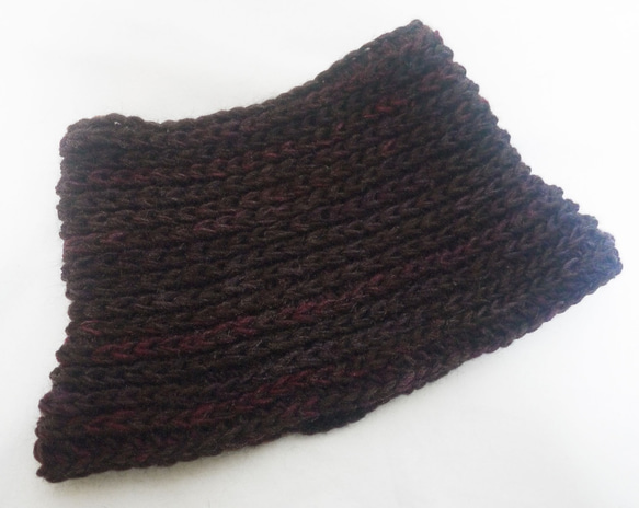 【冬物限定セール】 赤紫グラデーションとブラウン毛糸の台形スヌード 4枚目の画像