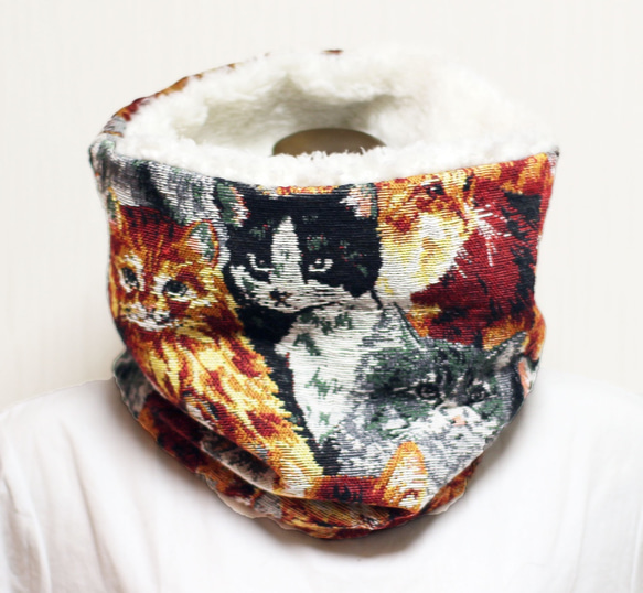 【再販】猫いっぱいゴブラン織りと裏面真っ白シープボアの肉厚あったかスヌード 1枚目の画像