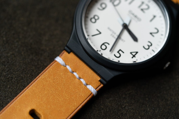 （受注生産）シンプルで軽い時計チプカシとヌメ革手縫いのベルト プエブロ イエロー　 4枚目の画像