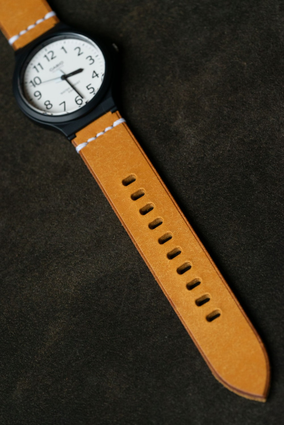 （受注生産）シンプルで軽い時計チプカシとヌメ革手縫いのベルト プエブロ イエロー　 3枚目の画像