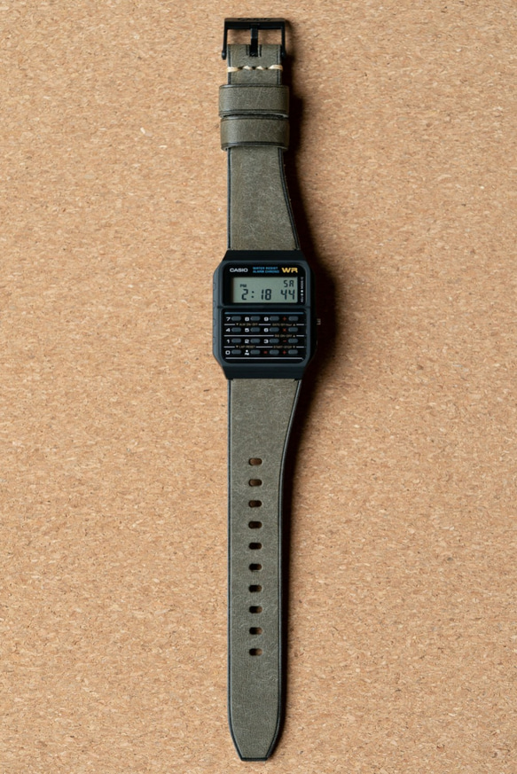 ヌメ革手縫いのベルトとシンプルで軽い時計  アシンメトリーデザイン　グレー（即納可） 2枚目の画像