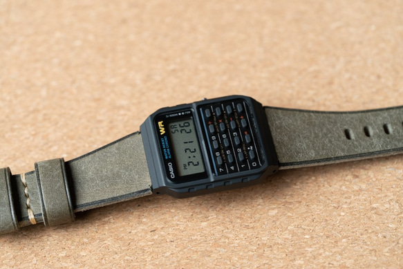 ヌメ革手縫いのベルトとシンプルで軽い時計  アシンメトリーデザイン　グレー（即納可） 3枚目の画像