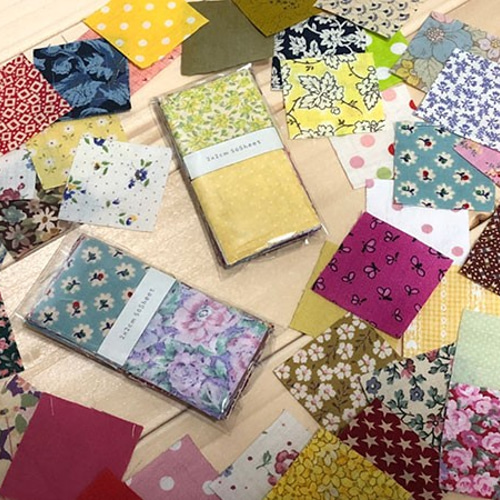 2×2cm 50枚 パッチワーク ピーシング済 ハギレ キルト 素材 はぎれ