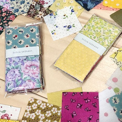 パッチワークキルト　リクエスト分　ハンドメイド 2×2cm 50枚 パッチワーク ピーシング済 ハギレ キルト 素材 はぎれ