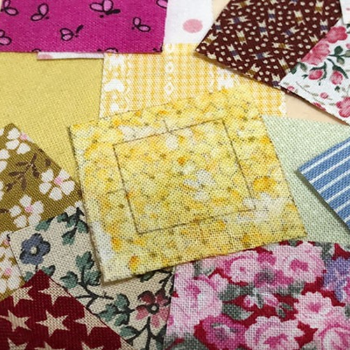 パッチワークキルト　リクエスト分　ハンドメイド 2×2cm 50枚 パッチワーク ピーシング済 ハギレ キルト 素材 はぎれ