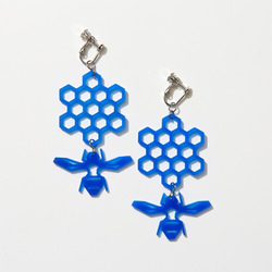 蜂の巣と蜂ピアスorイヤリング[blue] 1枚目の画像