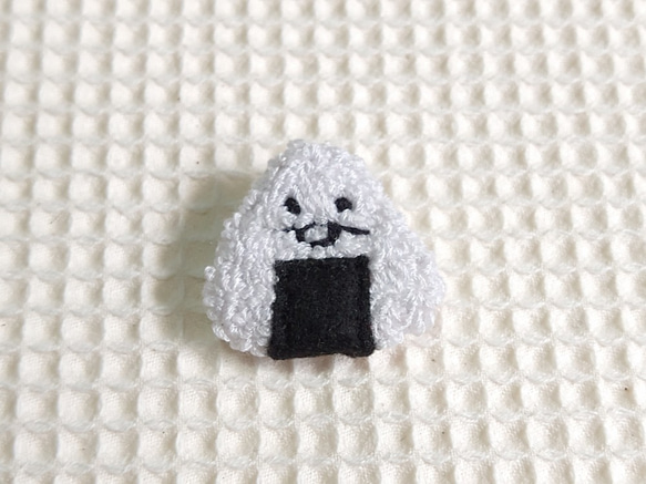 刺繍ブローチ・おにーにちゃん 1枚目の画像