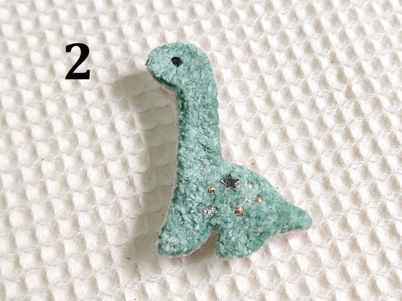 刺繍ブローチ・草食恐竜 3枚目の画像