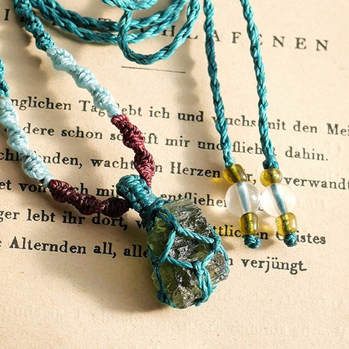 マクラメペンダント☆モルダバイト原石 項鍊 サルサパリラ 的作品