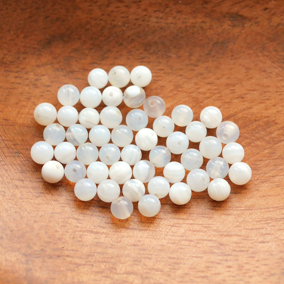 ホワイトアゲート 4mm（50粒） 1枚目の画像