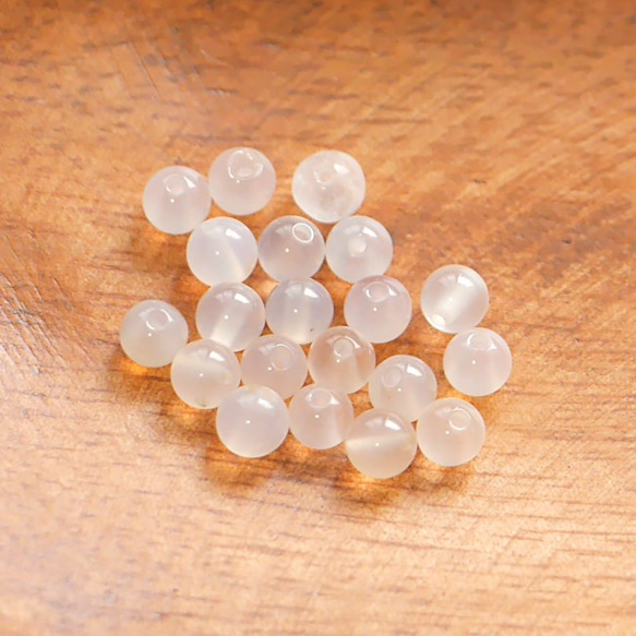 天然石 ホワイトアゲート 4mm（20粒） 1枚目の画像