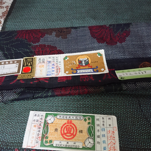送料無料】本場大島紬☺️バケットハット 赤花模様 ハット SMNHTR