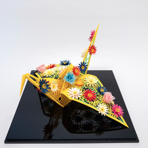 折り鶴の立体作品 ケース付き 上を向いてる折り鶴（完成品