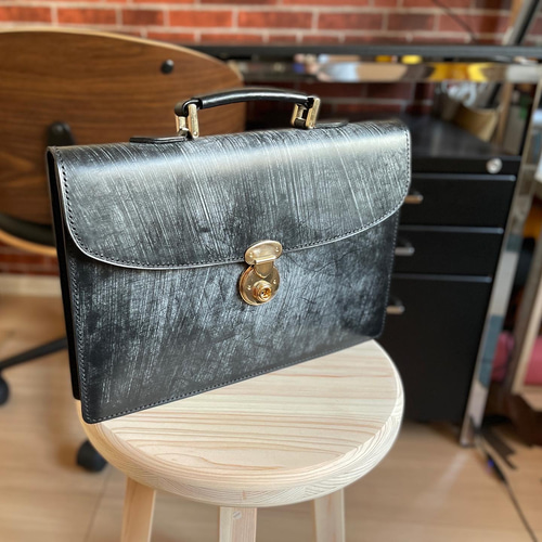 ブライドルレザーのクラッチバッグ ハンドル付き 角底/裏地ありタイプ