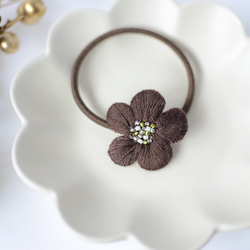 Chi☺︎       刺繍ヘアゴム 刺繍アクセ - البحث / X
