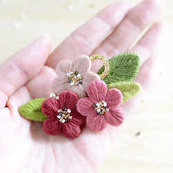 お花の刺繍ヘアクリップ　ベイクドカラー3色 7枚目の画像