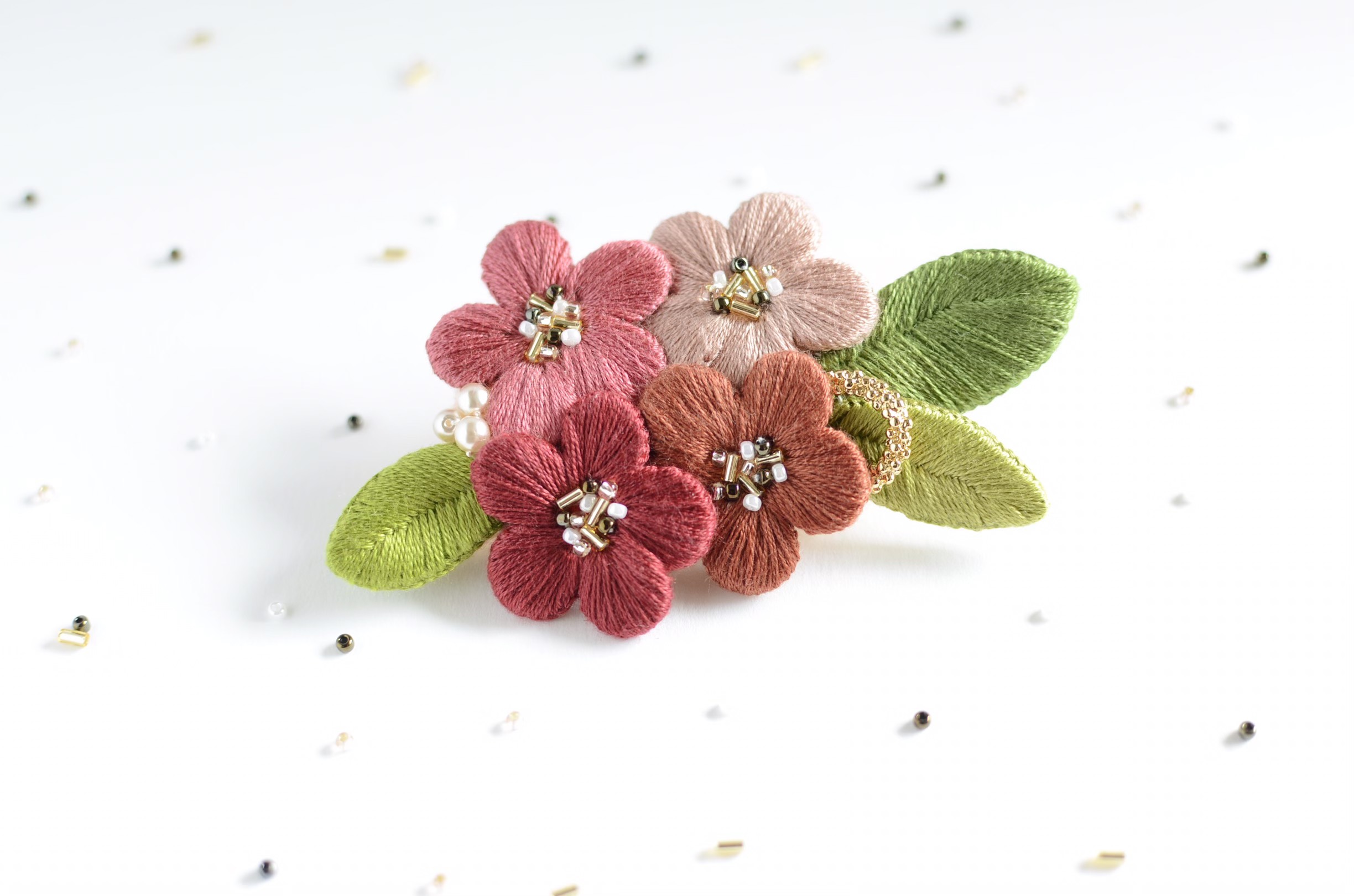 ハンドメイド　華やかアンティーク調ヘアクリップ♡ b443565d2f7bf5021d9481fb463718