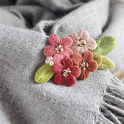 お花の刺繍ヘアクリップ　ベイクドカラー4色 2枚目の画像