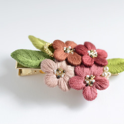 お花の刺繍ヘアクリップ　ベイクドカラー4色 3枚目の画像