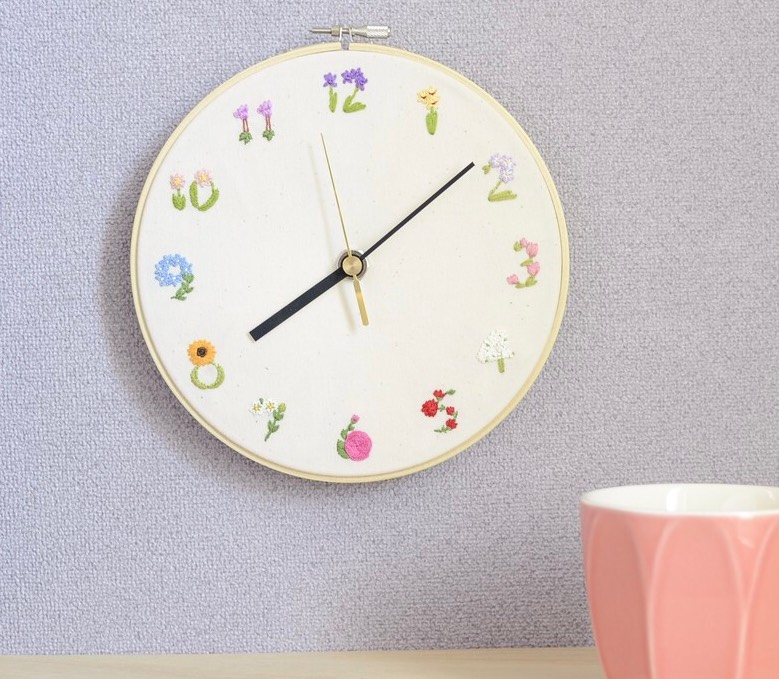 手刺繍の花時計【受注制作】ギフト　プレゼント　お祝い　誕生日　新築祝い