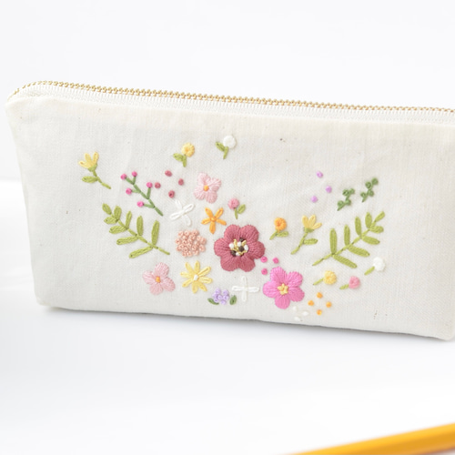 手刺繍のペンケース 小さめサイズ 内ポケット付き【受注制作】ギフト
