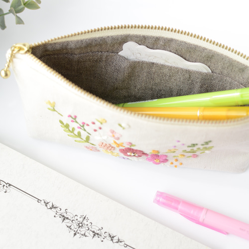 手刺繍のペンケース 小さめサイズ 内ポケット付き【受注制作】ギフト