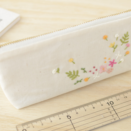 手刺繍のペンケース 小さめサイズ 内ポケット付き【受注制作】ギフト