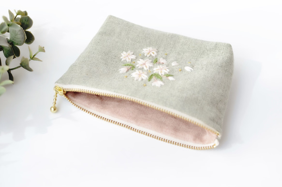 桜の刺繍ポーチ 2枚目の画像