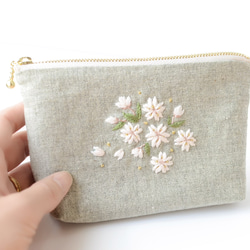 桜の刺繍ポーチ 4枚目の画像