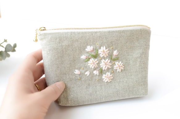 桜の刺繍ポーチ 4枚目の画像