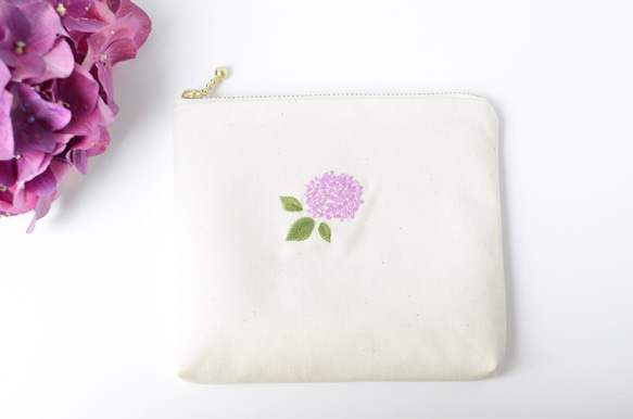 紫陽花の刺繍ぺったんこポーチ 5枚目の画像