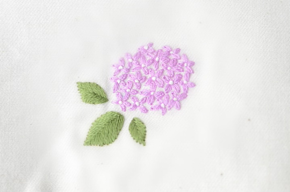 紫陽花の刺繍ぺったんこポーチ 6枚目の画像