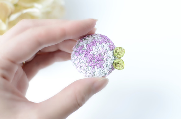 紫陽花の刺繍ブローチ/ポニーフック　マーブルソーダ 5枚目の画像