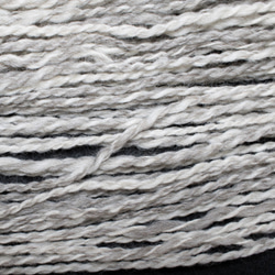 手紡ぎ毛糸（淡グレー系双糸） 3枚目の画像