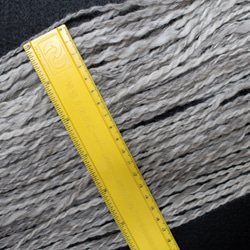 手紡ぎ毛糸（淡グレー系双糸） 4枚目の画像