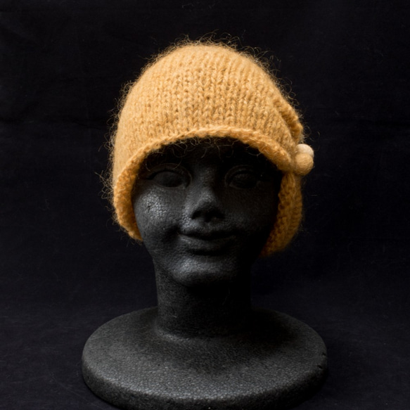 草木染め＆手編みのニット帽（フェルトボール付）B210502 3枚目の画像